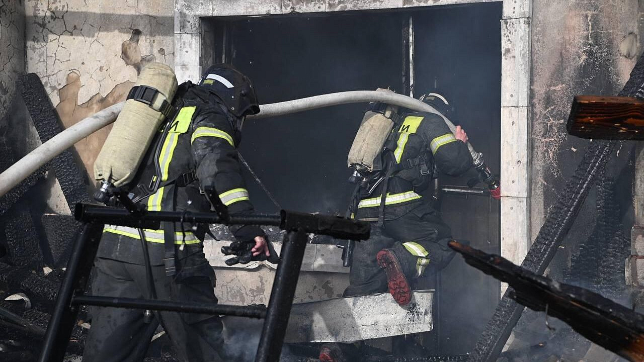 В Шебекино из-за атаки дрона загорелось складское помещение
