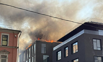В центре Москвы перекрыли движение из-за пожара