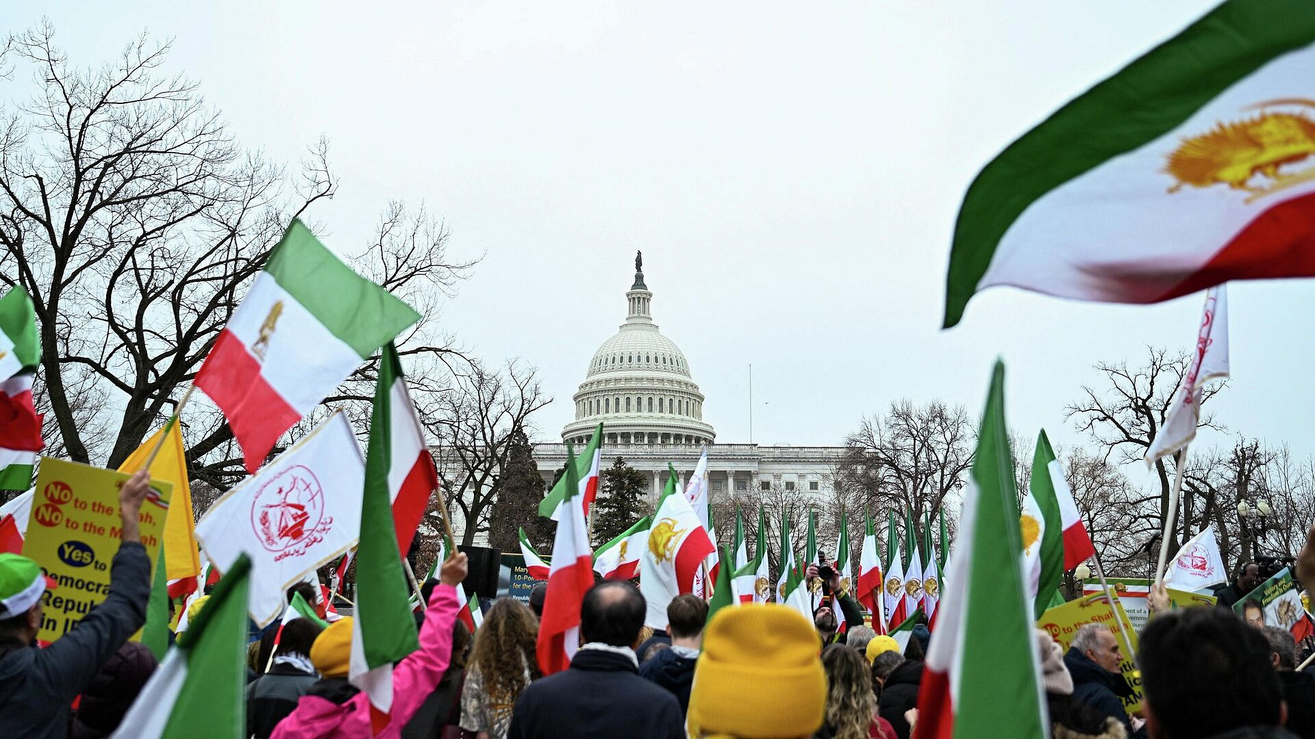 В Вашингтоне протестуют противники и сторонники ударов по Ирану