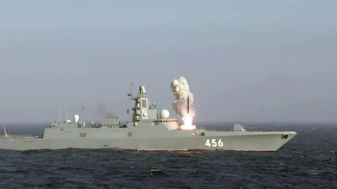 Корабли СФ на учениях "Океан" поразили условную цель в Баренцевом море