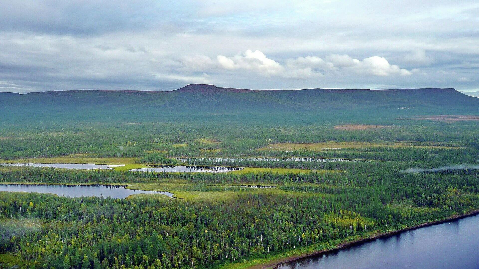 Опрос показал отношение россиян к развитию туризма в заповедных местах