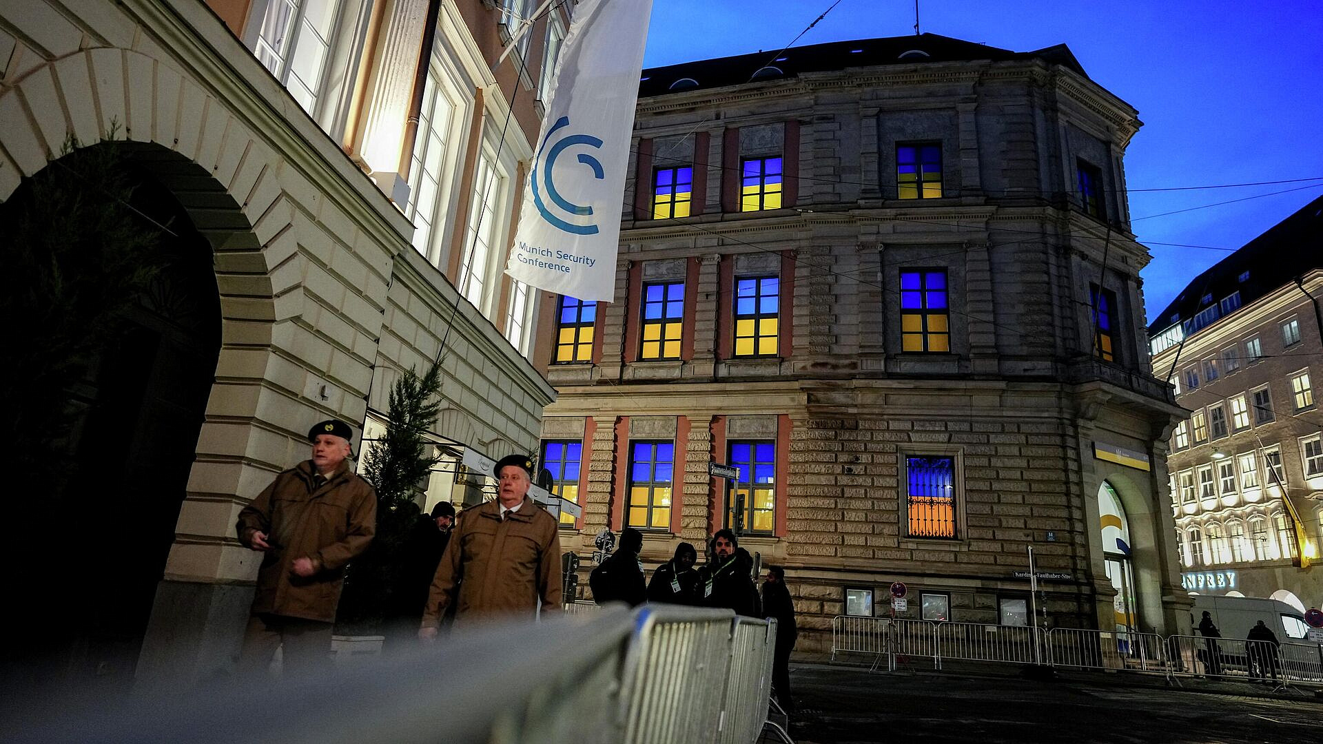 Вывеску "украинского дома" в Мюнхене сняли до окончания конференции