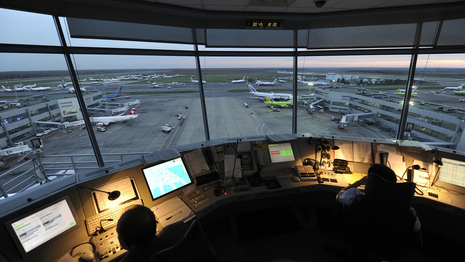   Boeing-777,   ,  425 