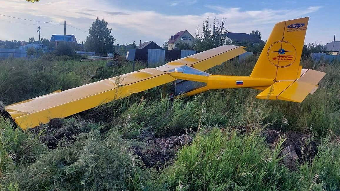 Легкомоторный самолет совершил жесткую посадку в Красноярском крае