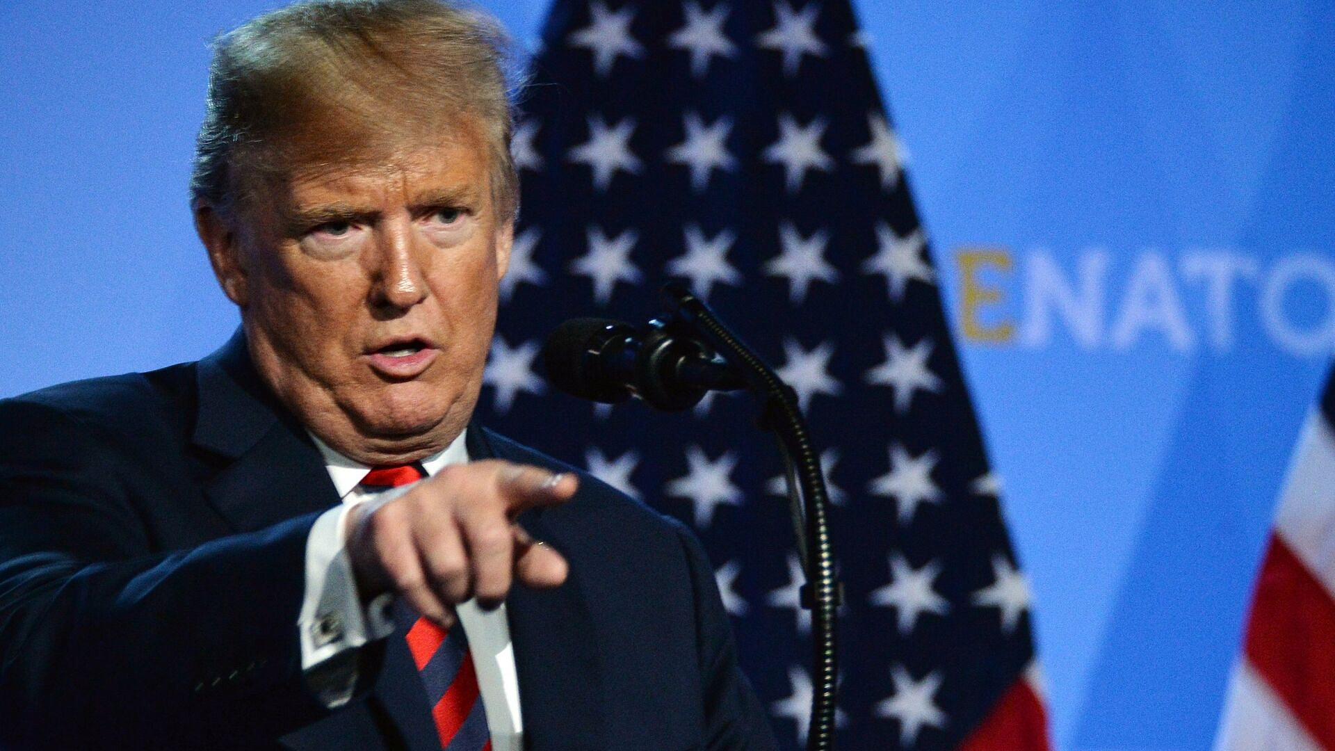 Трамп подписал указ о заморозке кредитных карт правительственных чиновников