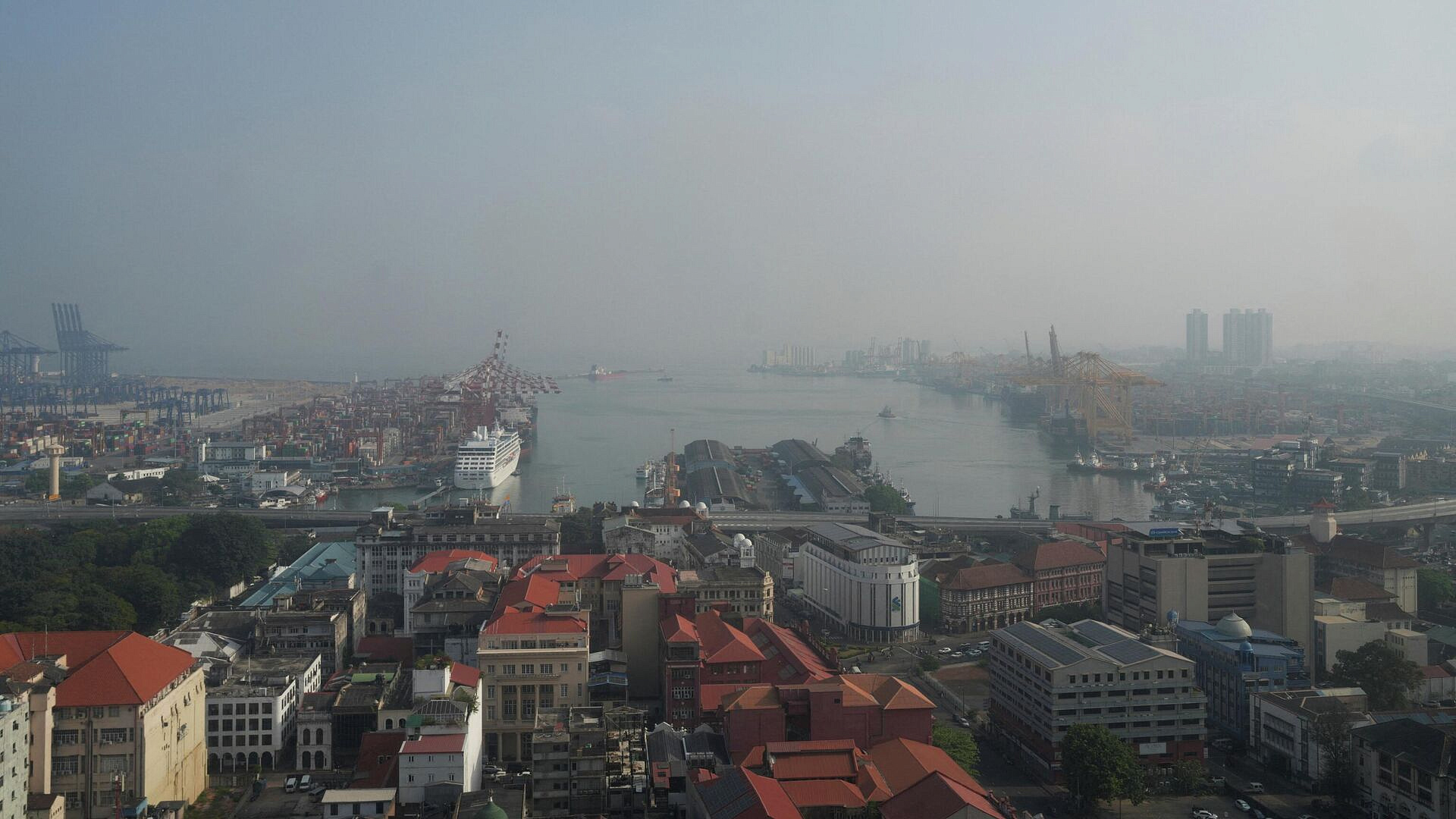 Шри-Ланка обсуждает возможности поставки топлива из России