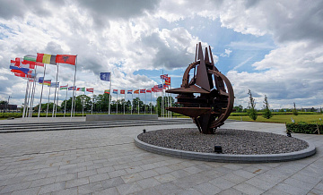 Политолог оценил перспективу развала НАТО