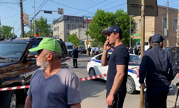 В Махачкале оцепили две улицы после перестрелки