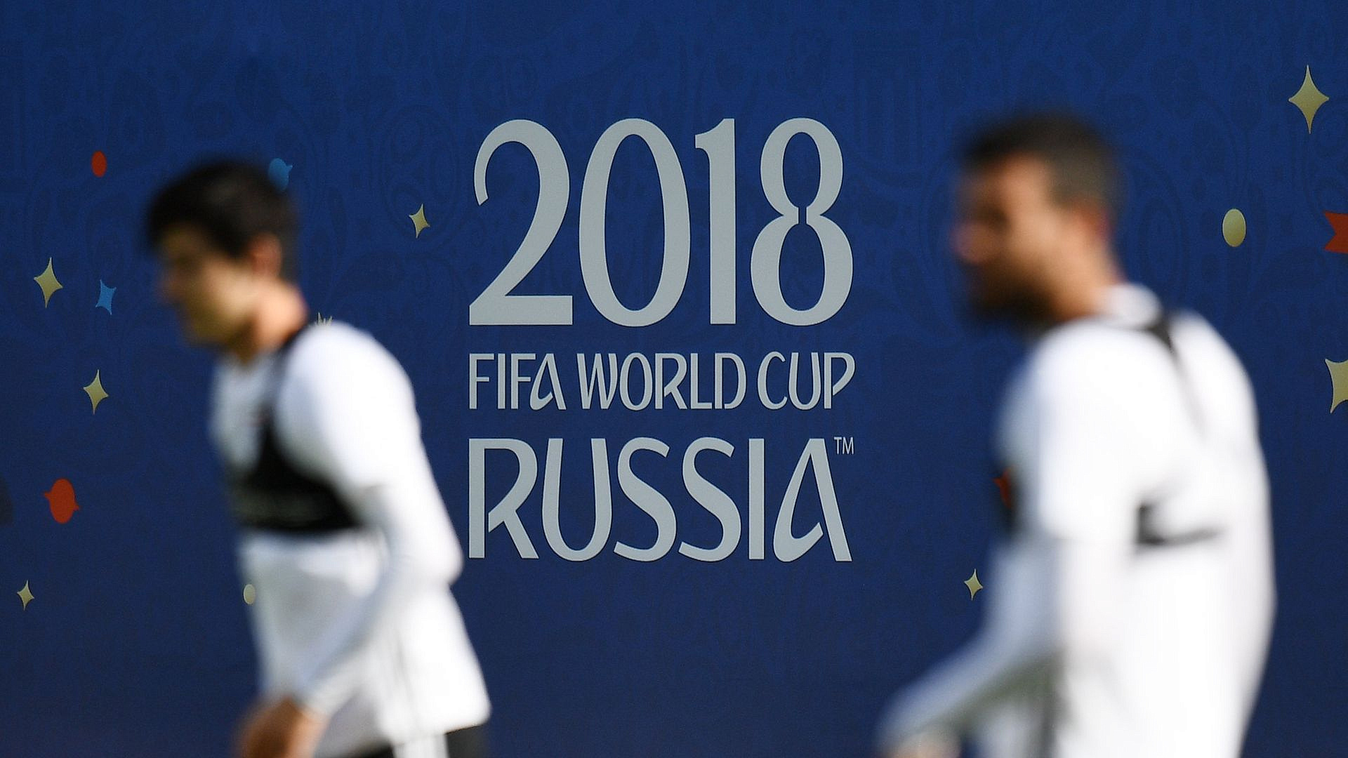Россиян стали считать более улыбчивыми после ЧМ-2018, заявил Тарасов