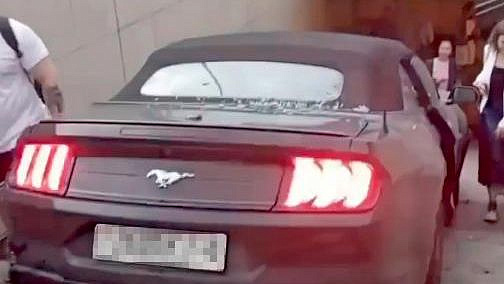 В Москве убрали автомобиль, въехавший в подземный переход