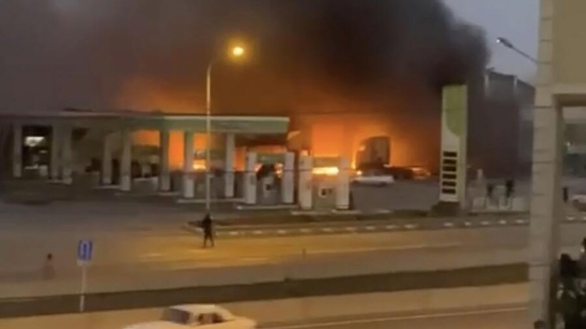 Все экстренные службы направлены на место взрыва заправки в Дагестане