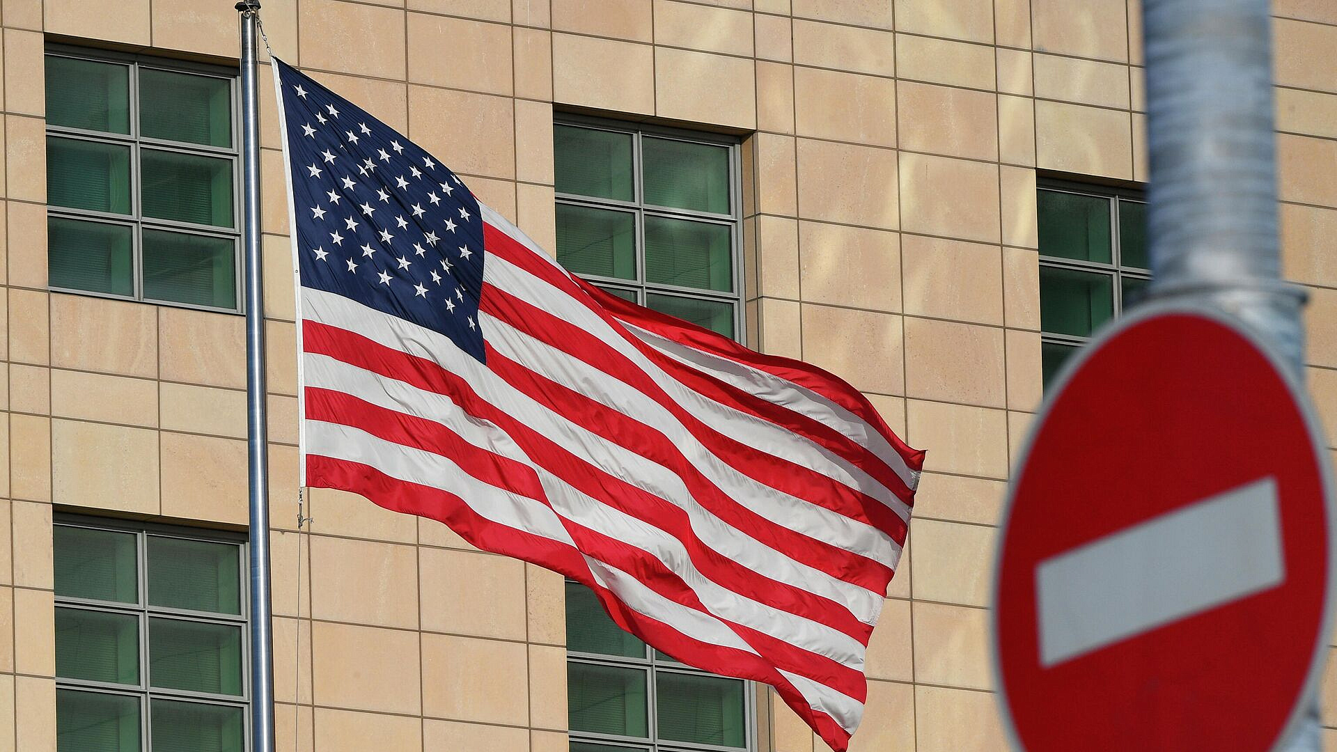 Эксперт рассказал о последствиях торговой войны США со всем миром Эксперт рассказал о последствиях торговой войны США со всем миром