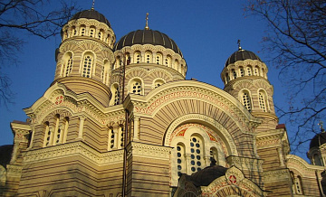 Латвия дерусифицирует православную церковь 