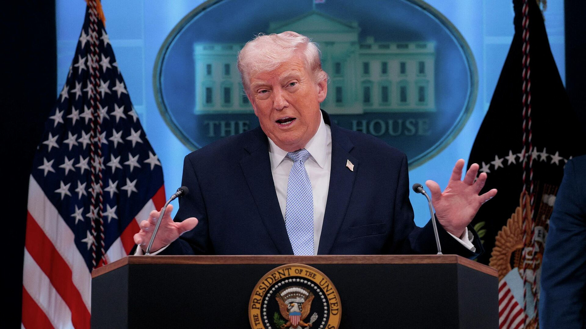 Трамп допустил, что США могут начать взимать плату за проход через Ормуз