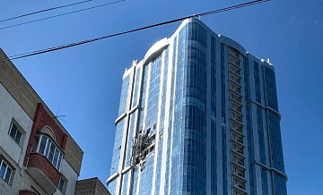 Пострадавшая при атаке дронов ВСУ на дом в Саратове находится в реанимации