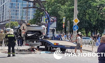 Водитель вылетевшей с парковки BMW ни в чем не нуждался, сообщил его друг