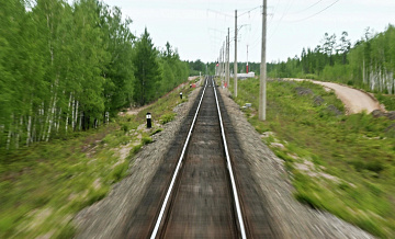 В Красноярском крае локомотив поезда сошел с рельсов
