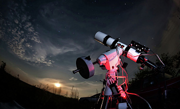 Ученый объяснил, почему метеориты не видны в телескоп