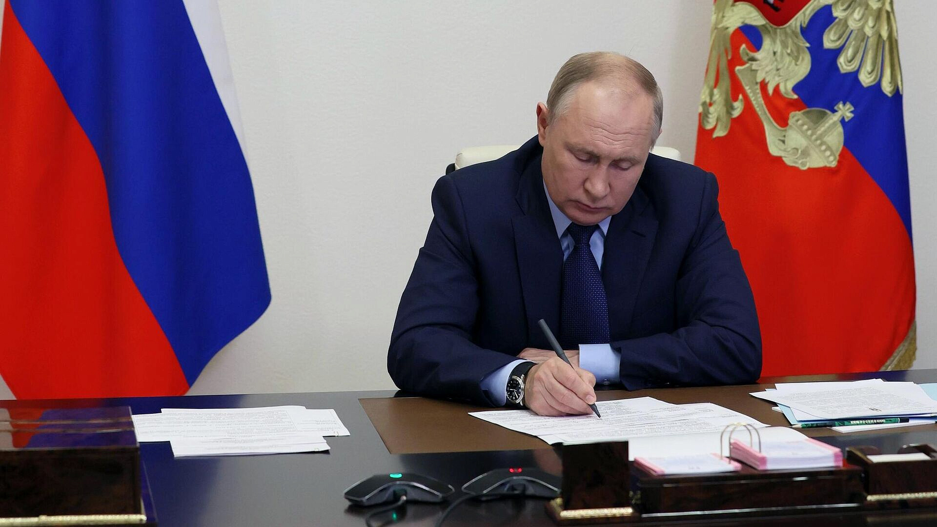 Путин подписал закон о продлении сроков аренды земли для участников СВО