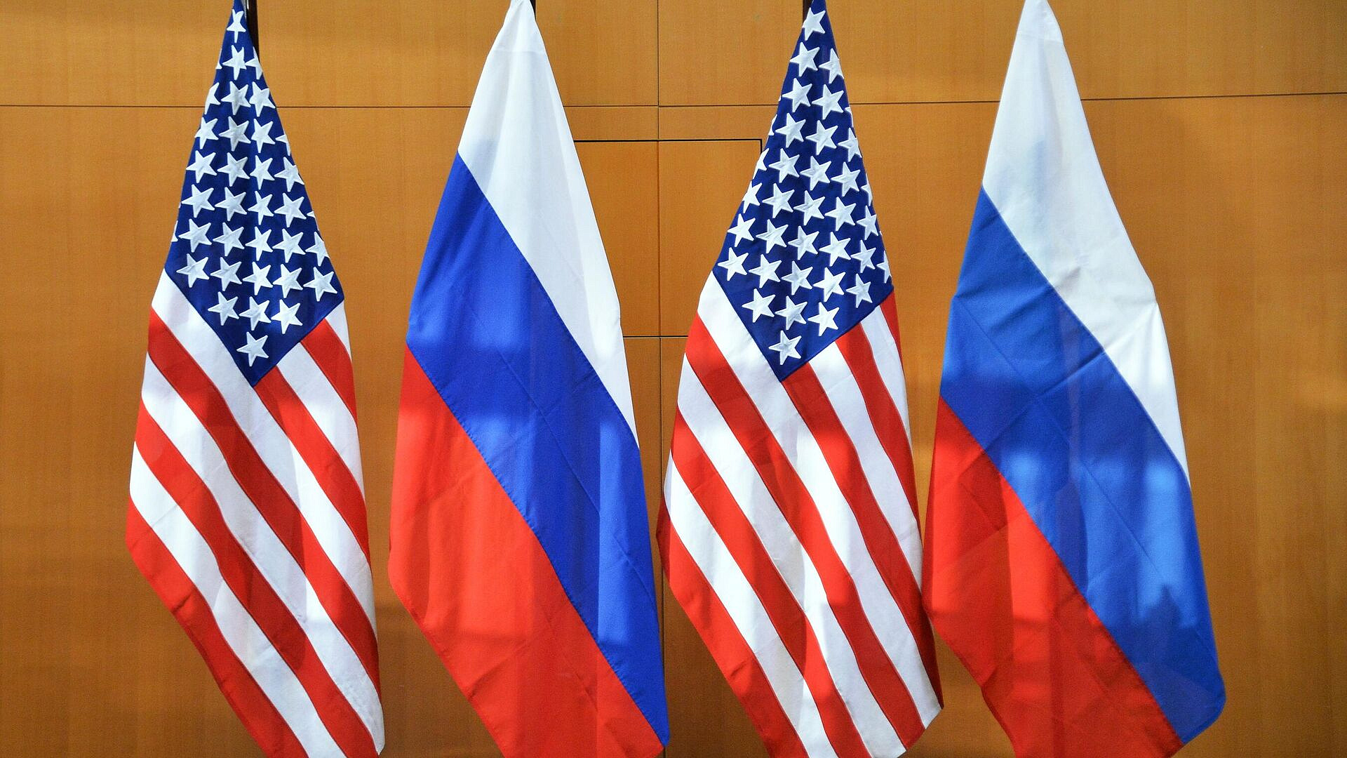 Депутат датского парламента сравнил отношения России и США с охотой на орла Депутат датского парламента сравнил отношения России и США с охотой на орла