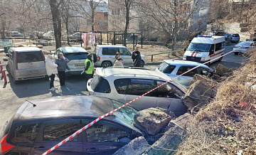 Власти Владивостока назвали сроки восстановления обрушившейся стены