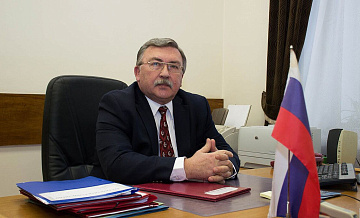 Австрия злоупотребляет правами по выдаче виз для дипломатов, заявил Ульянов