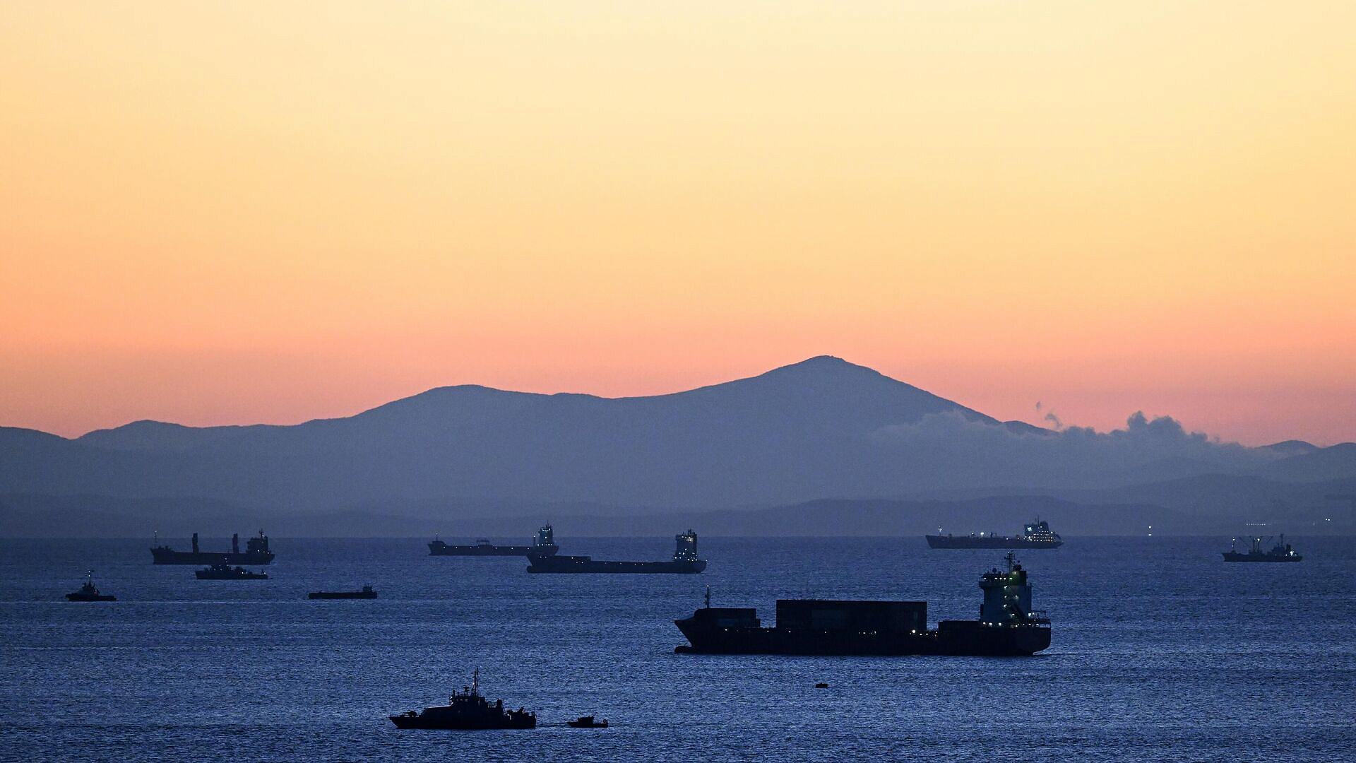 Российские моряки с танкера Sagar Violet заявили о долгах по зарплате