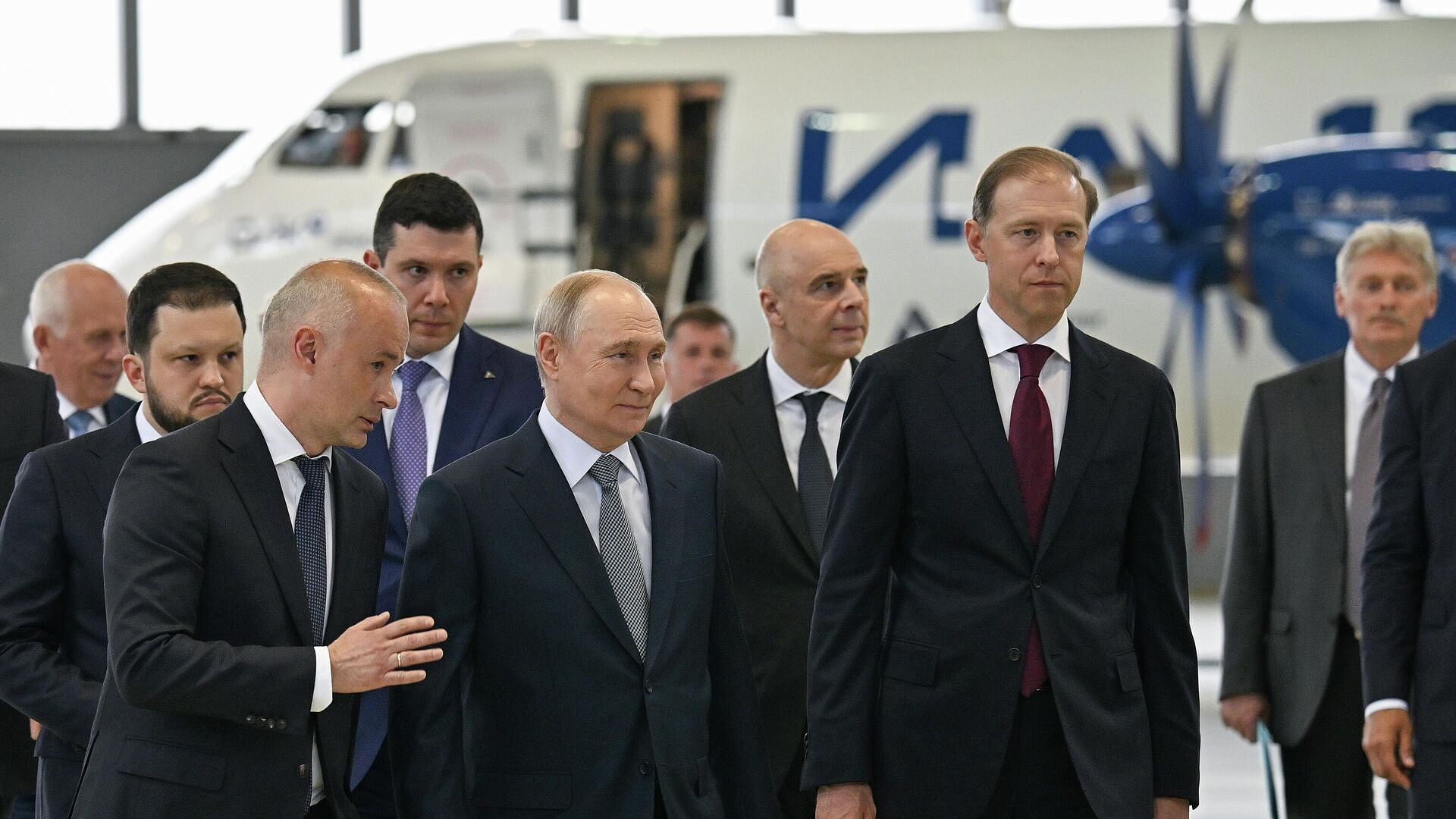 Песков отметил важность совещания по авиастроению с участием Путина в среду