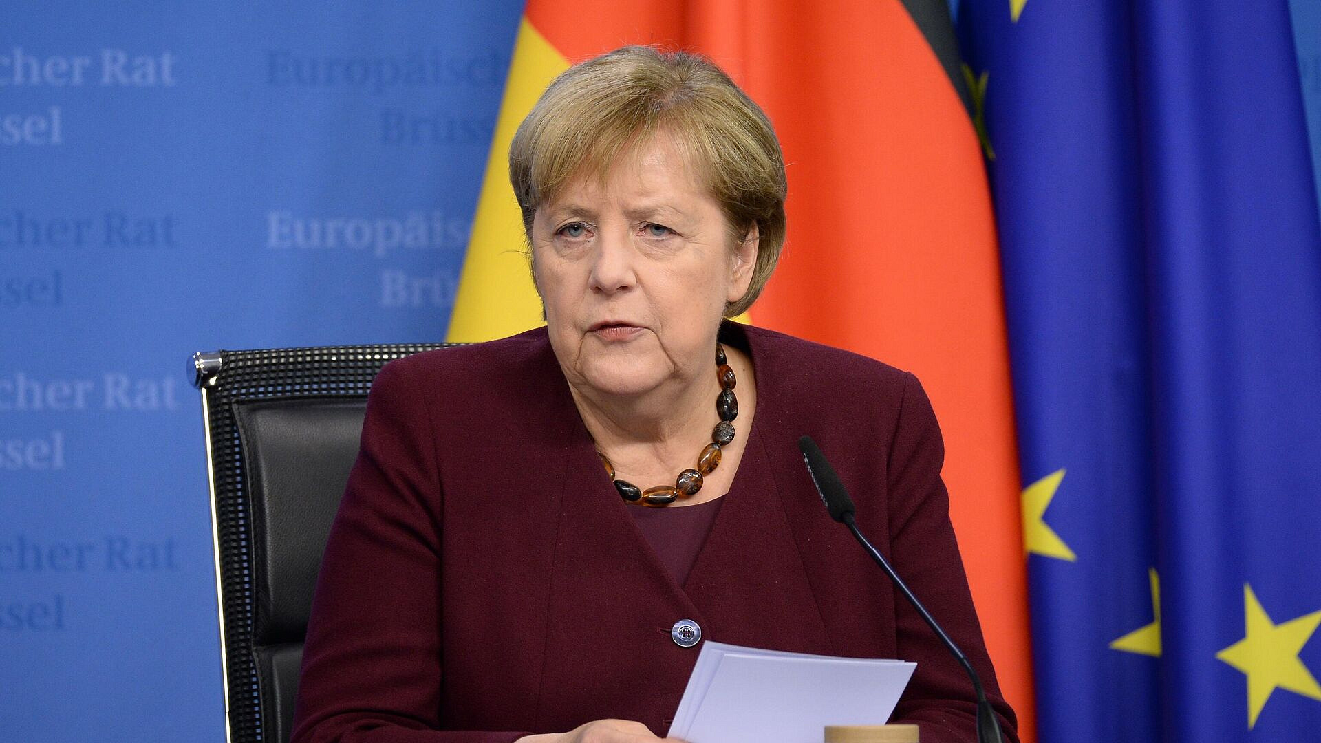 Меркель призвала подключить дипломатию к урегулированию на Украине Меркель призвала подключить дипломатию к урегулированию на Украине