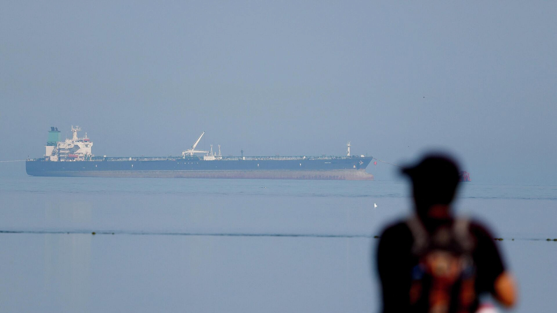 СМИ: прибывший в Индию танкер отключал транспондеры для прохождения Ормуза