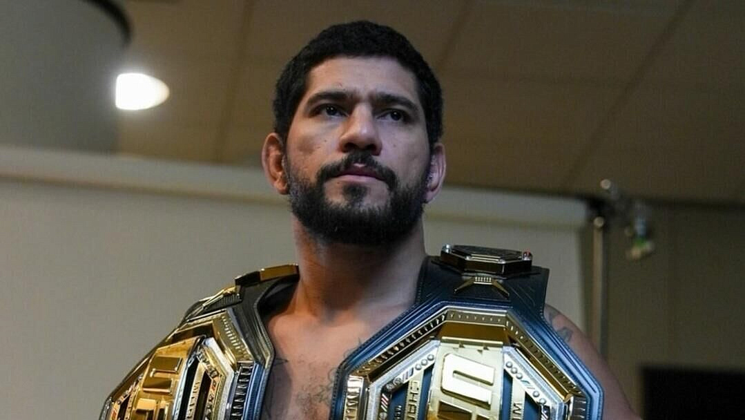 Перейра досрочно уступил Гану в бою за временный пояс UFC в тяжелом весе