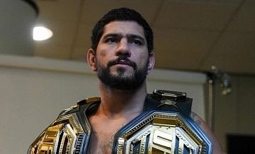 Перейра досрочно уступил Гану в бою за временный пояс UFC в тяжелом весе