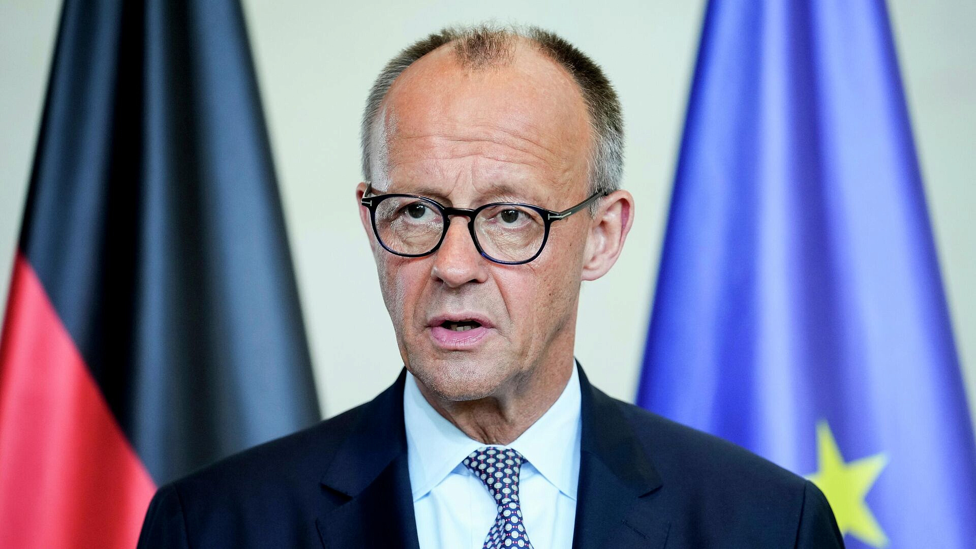 СМИ узнали реакцию Мерца на заявление Макрона о Путине