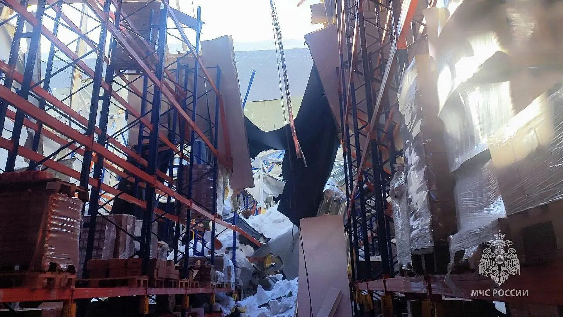 В Зеленодольске выросла площадь обрушения кровли склада