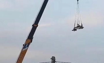 В Приморье начали проверку из-за видео с краном, катавшим человека