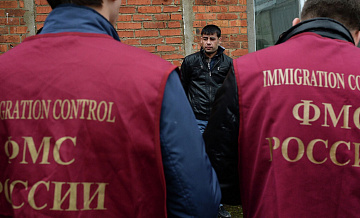 Из Петербурга и области за год выдворили более 14 тысяч нелегалов