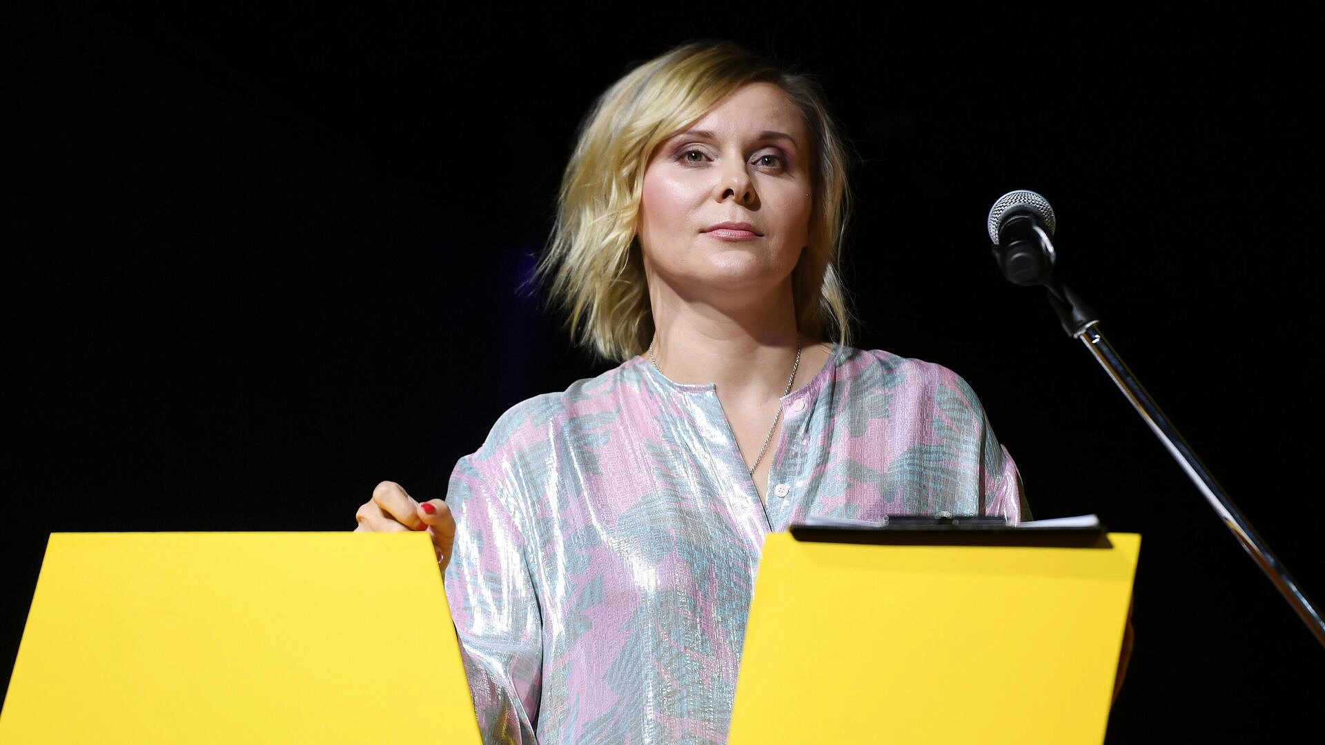 Актриса Троянова* убеждала суд, что не находилась под иностранным влиянием