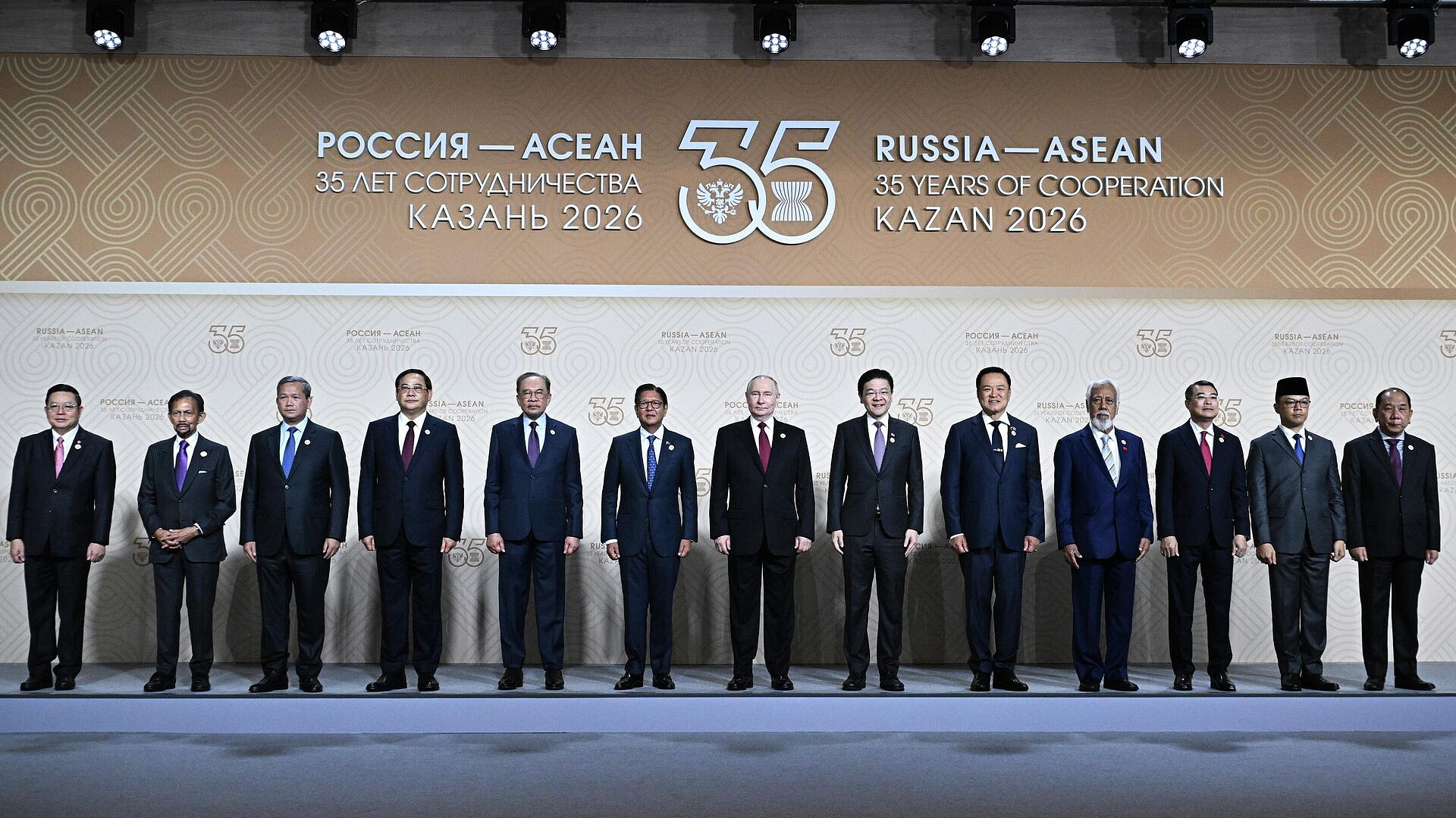 Ушаков: Россия, планируя саммит АСЕАН, даже не знала о датах встречи G7