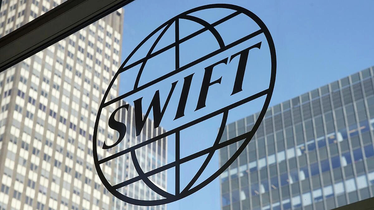 ЕС отключил 13 российских банков от SWIFT