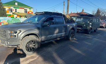 Новгородские предприниматели передали машину и мотоцикл в зону СВО