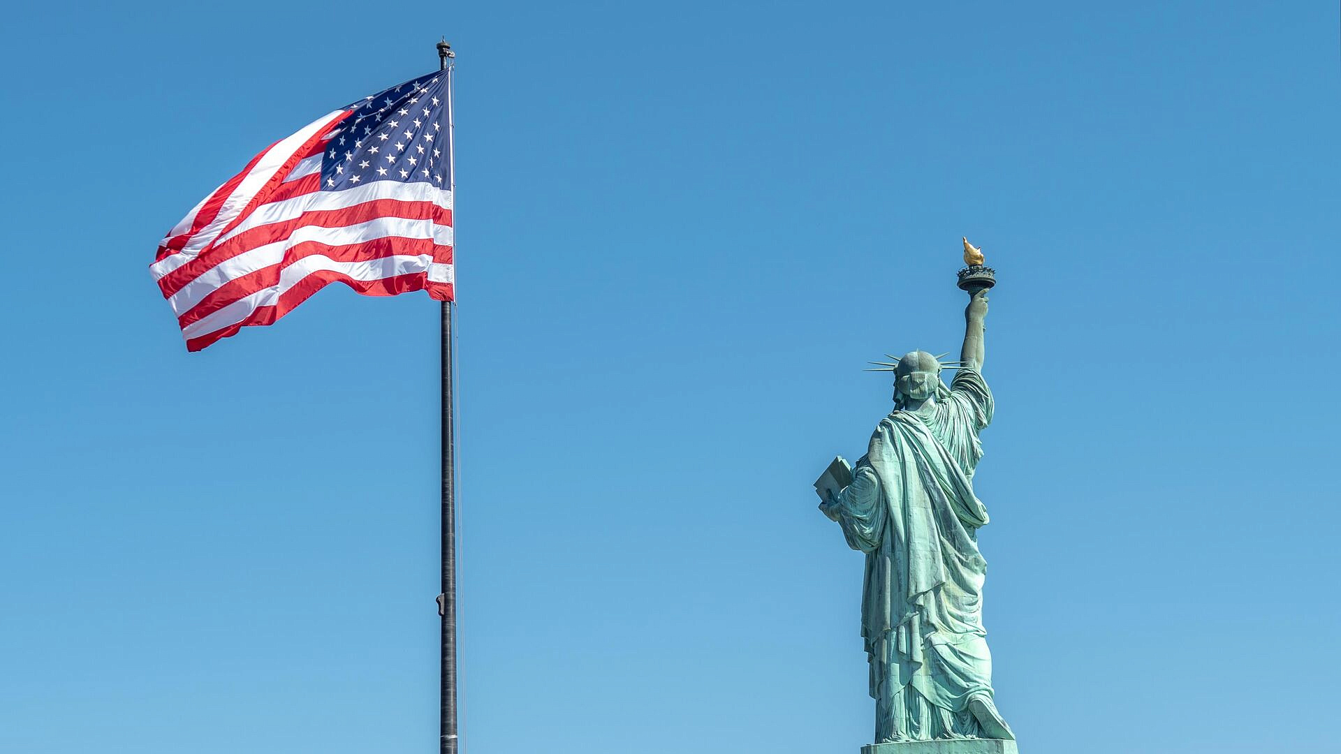 Президент Колумбии призвал перенести Статую Свободы в Картахену