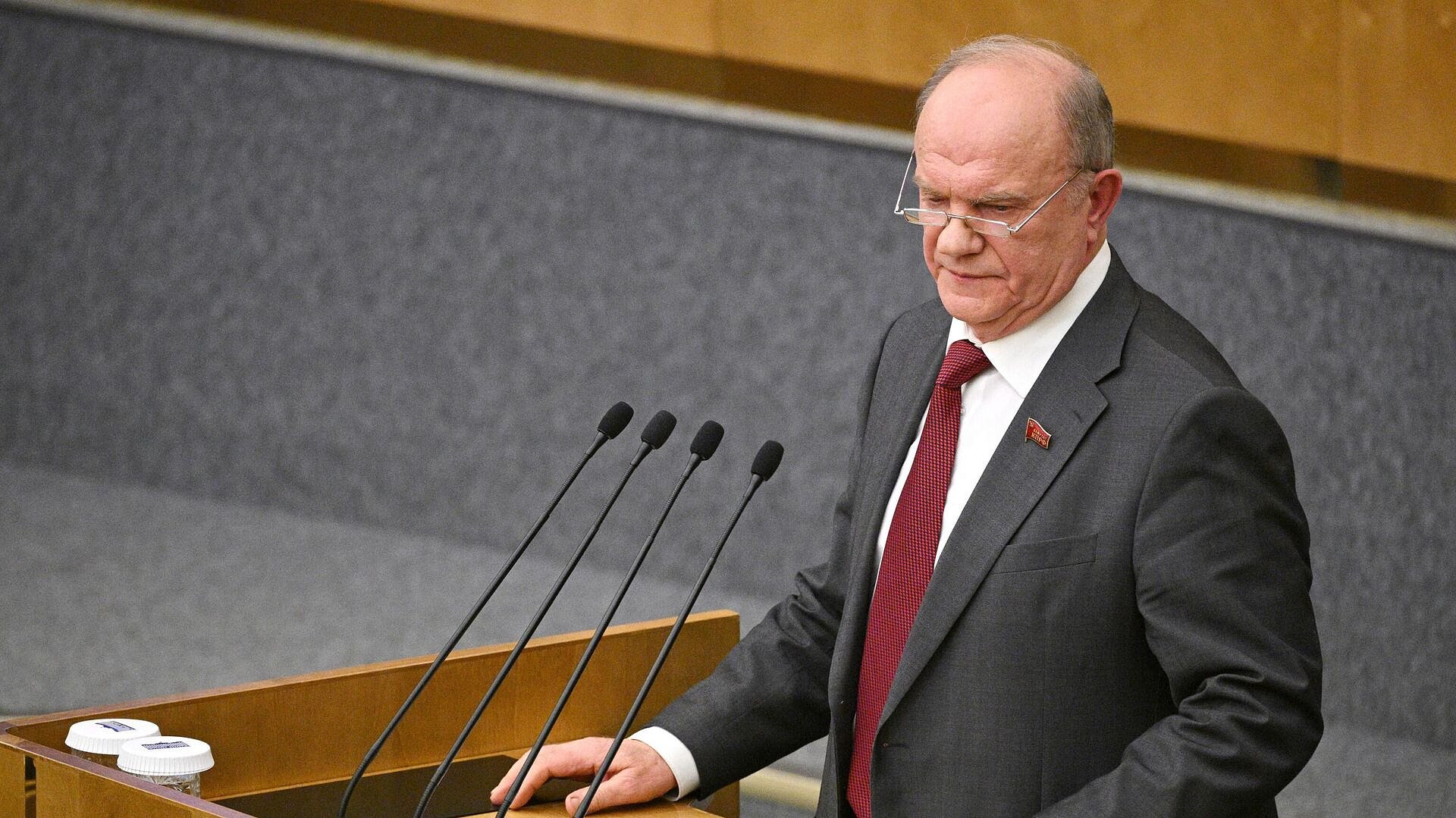 Зюганов рассказал, какой должна быть молодая семья в России