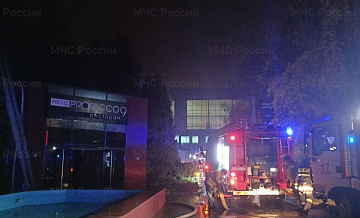 Площадь пожара в самарском ресторане увеличилась