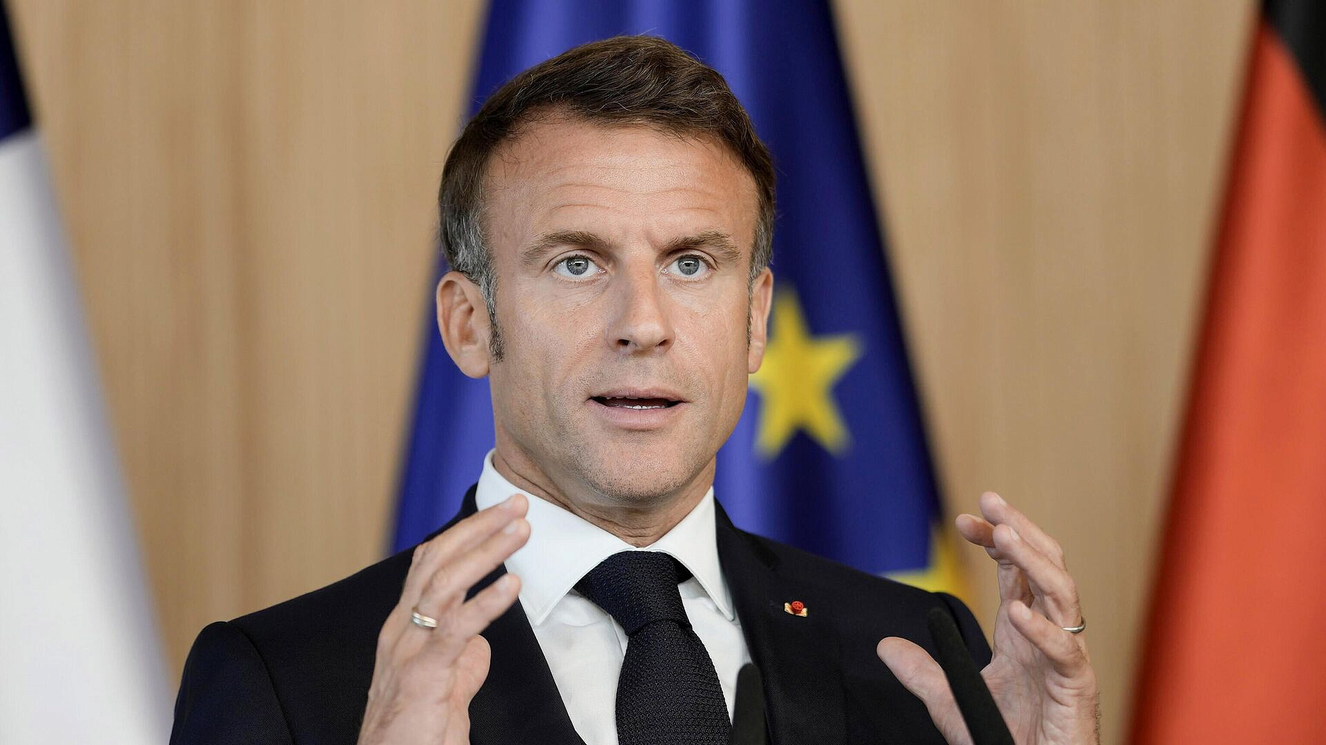 Макрон сравнил НАТО со спинальной лягушкой, пишет Express