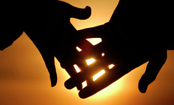 В России отмечать День святого Валентина уже немодно, считает священник