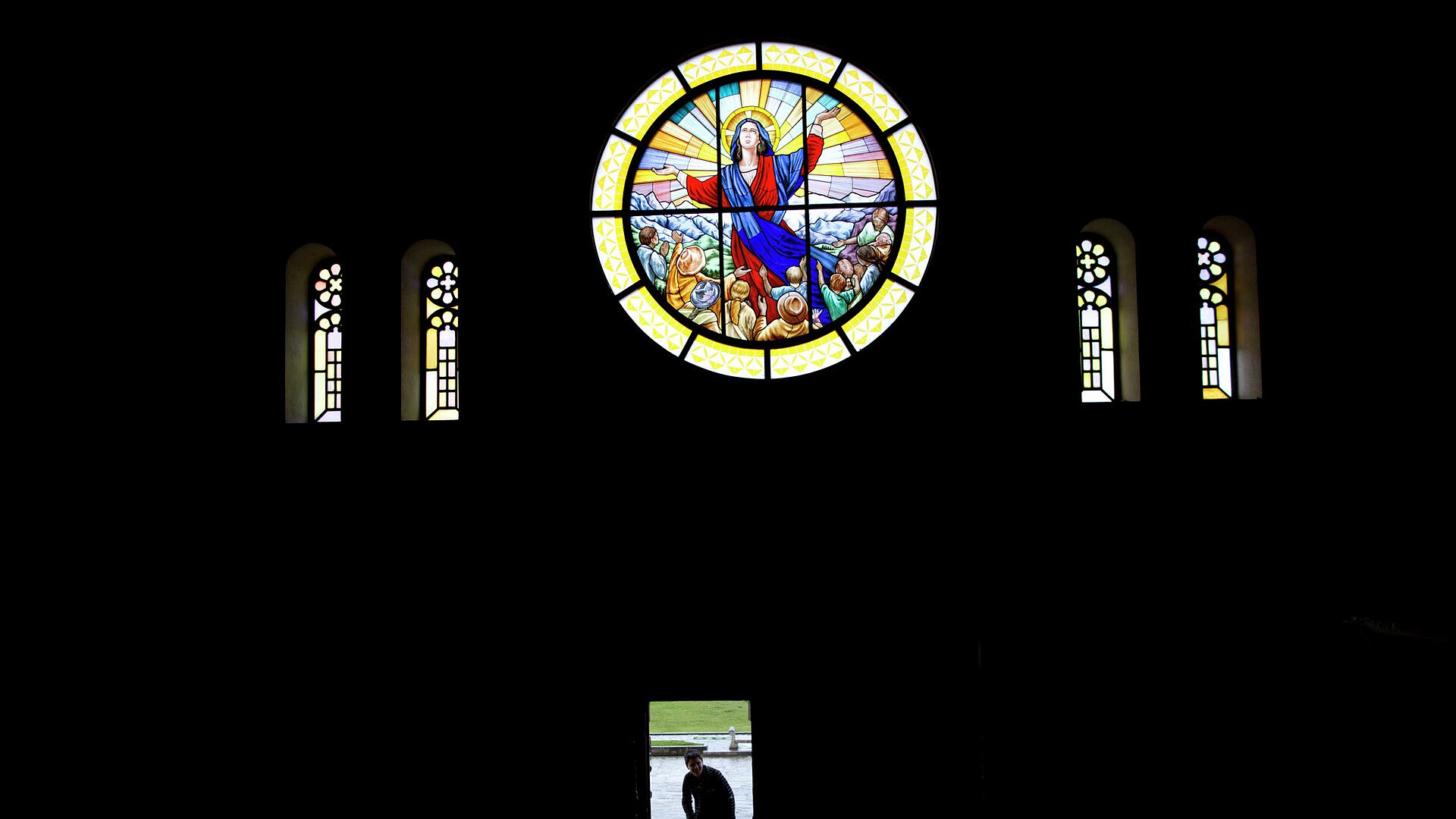 СМИ: заподозренный в наличии 17 любовниц епископ попросил об отставке