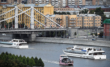 Экипаж патруля ЦОДД спас мужчину из воды Москвы-реки