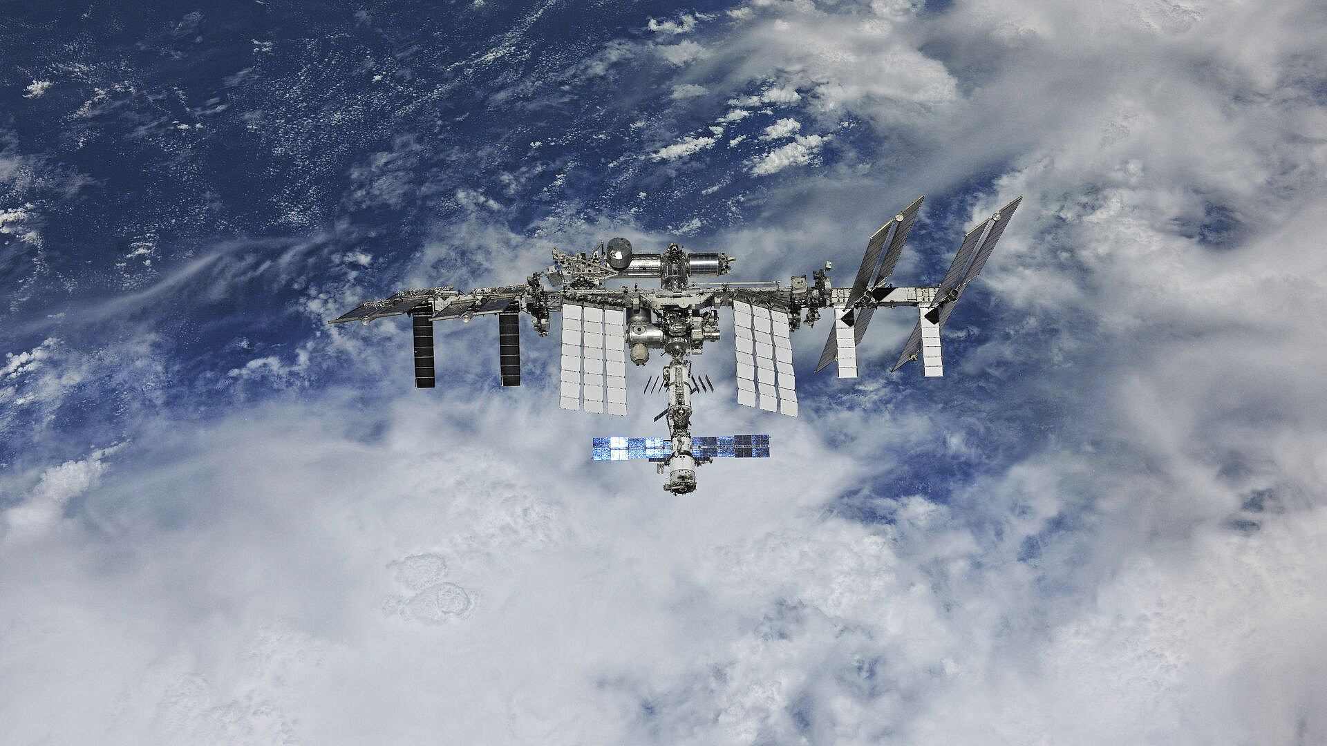 Высоту орбиты МКС подняли на 3,4 километра перед полетом Союза