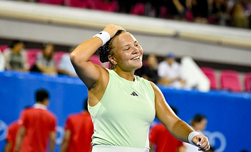 Шнайдер вышла в полуфинал турнира в Аделаиде