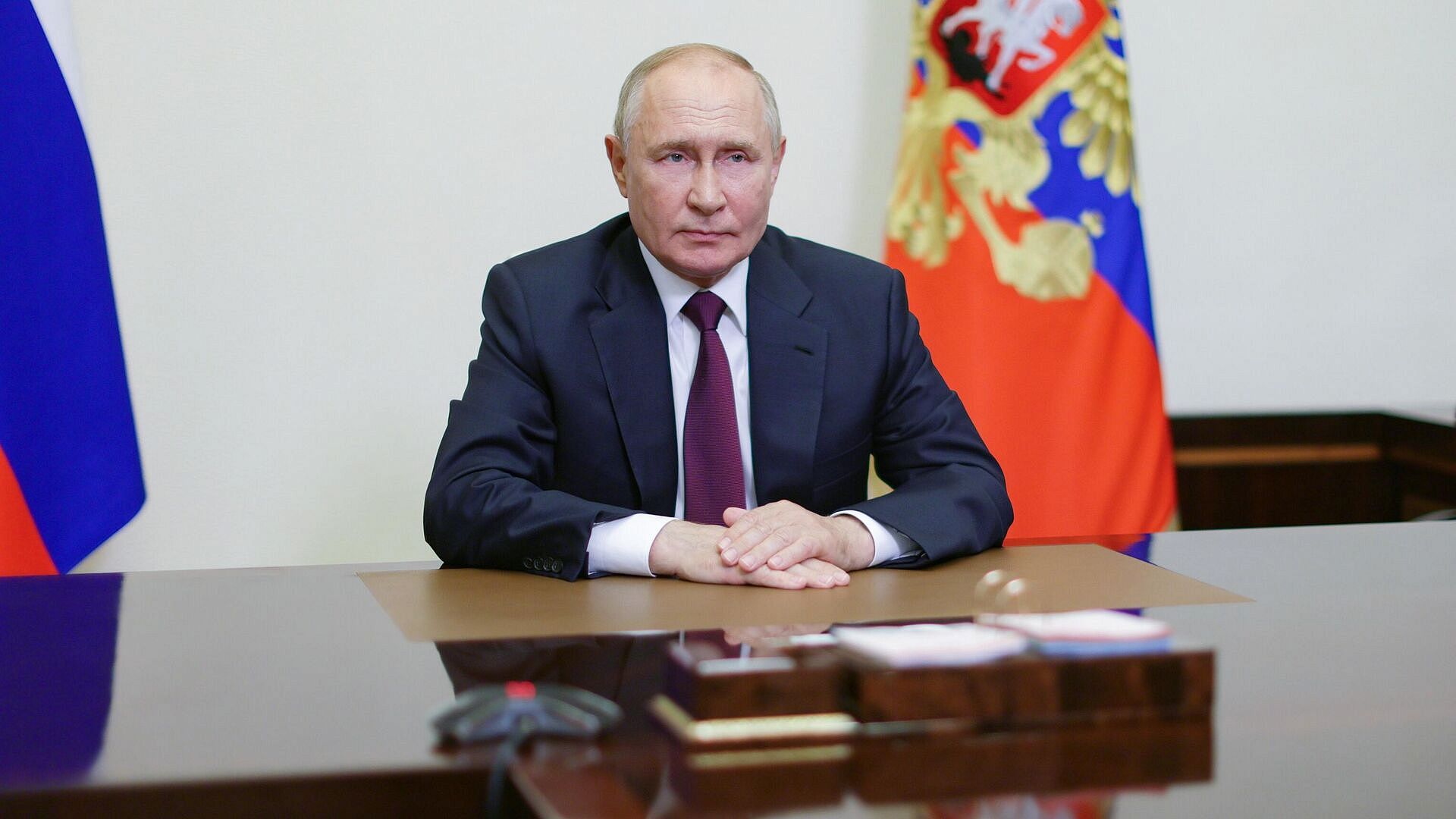 Запад вешает на российских журналистов ярлык "пропагандистов", заявил Путин